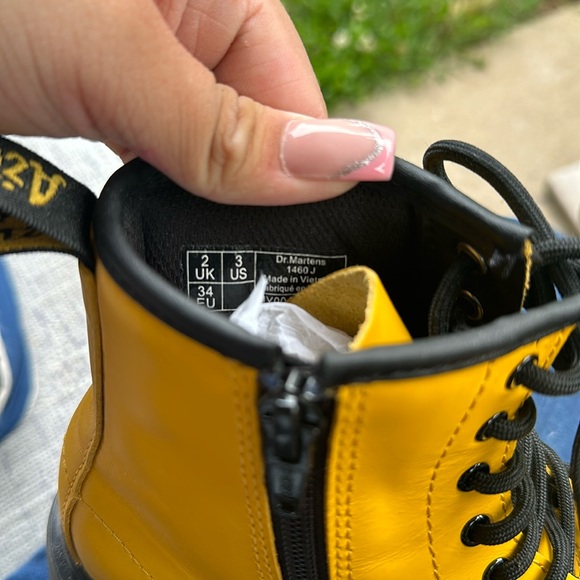 Dr Martens Kids size 3 boots! Model 1460 J Yellow Air Ware Boots! - Picture 2 of 4